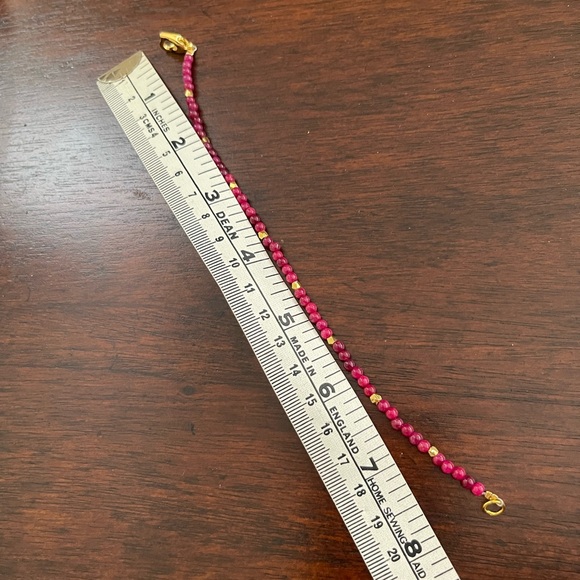 3.75 mm pinkish red ruby bead gold tone heart clasp bracelet - Picture 6 of 9